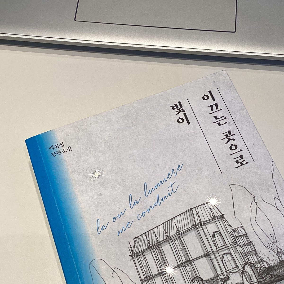 readingbookstud's tweet photo. #독서계_트친소 #독서계트친소

아아 + 베이글 + 잼책 하나

이 3가지만 있으면 어디든 갈 수 잇어✨✨ https://t.co/NlK1lyPNao
