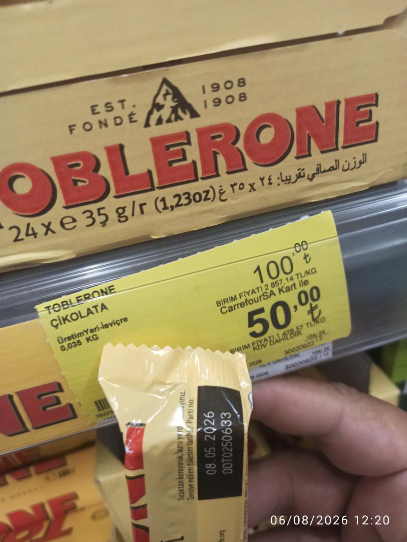 gidadedektifi's tweet photo. CarrefourSA aylardır ellerinde kalmış boykotlu ürünleri fahiş indirimlerle mevzuata aykırı şekilde satmaya çalışıyor!
TETT geçmiş bu ürünlerin mevzuat gereği ayrı raflarda ve tüketim tarihlerinin geçtiği açıkça beyan edilerek satışa sunulması gerekiyor.
https://t.co/BeirsnQMkL https://t.co/TD31wAf6K4