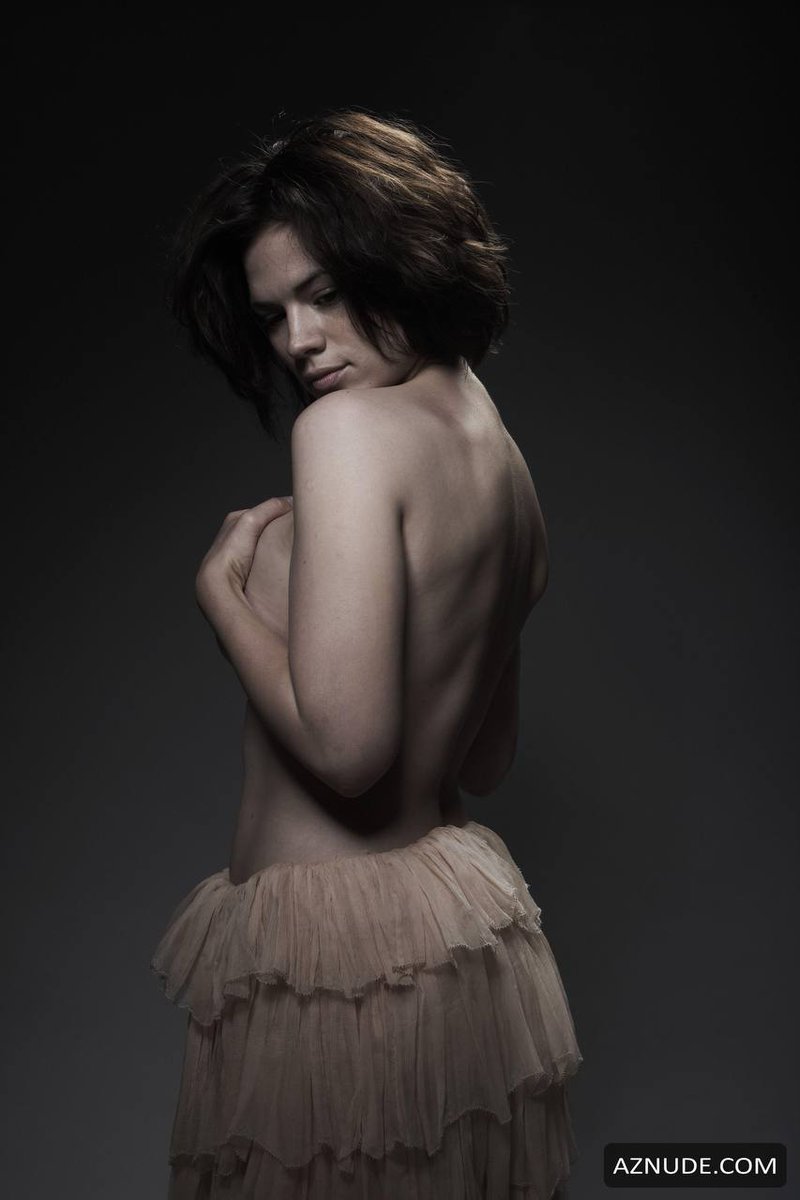 Slay_king_18's tweet photo. hayley atwell, i was not familiar with your game https://t.co/inwMsxBRNj