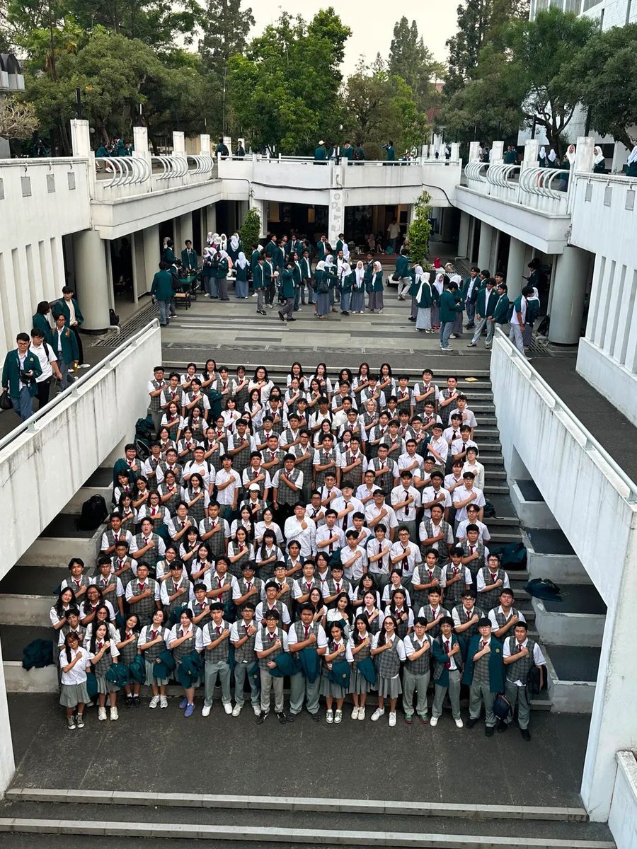 KampusUpdate's tweet photo. Alumni SMAK Penabur 2026 di ITB https://t.co/DcP6eH4fqh