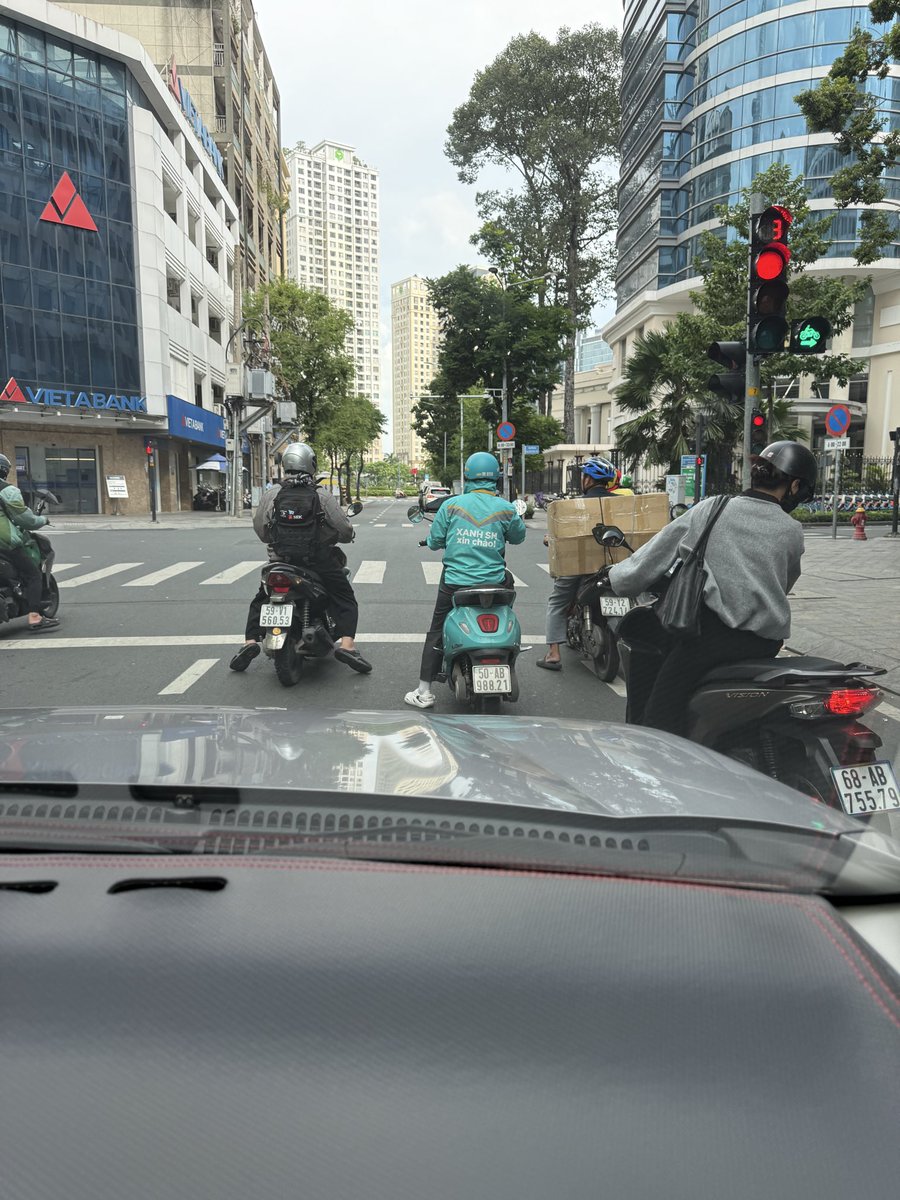 Molson_Hart's tweet photo. Vinfast absolutely runs Vietnam.

1. Electric scooters (and food delivery app)
2. Electric cars (and taxi app)
3. Battery swaps for scooters
4. Electric busses https://t.co/bSaxUIfF0Y