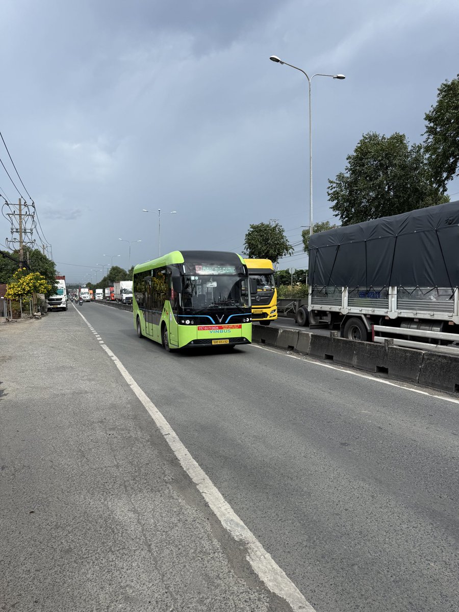 Molson_Hart's tweet photo. Vinfast absolutely runs Vietnam.

1. Electric scooters (and food delivery app)
2. Electric cars (and taxi app)
3. Battery swaps for scooters
4. Electric busses https://t.co/bSaxUIfF0Y