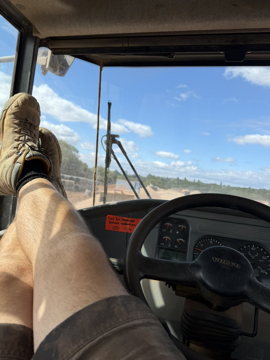 N93Scott's tweet photo. Just out here securing that coin 🪙 

The easy way 😂😂

#construction
#relaxing https://t.co/oRg64I1LZu