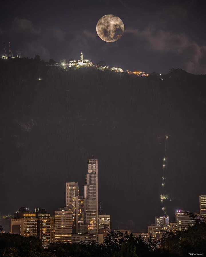 coctelito204's tweet photo. Feliz cumpleaños mi hermosa Bogotá 😍🥰 https://t.co/poTZ57k0sB