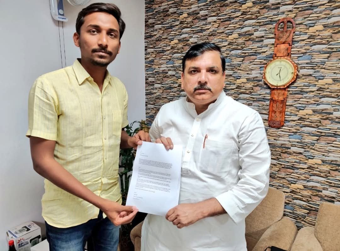 AMIT_GUJJU's tweet photo. CJP is a party of Aam Aadmi Party’s servants.

Today, Abhijeet Dipke announced CJP’s core team. Everyone already knows that Ranka, Saurav, and Dipke have had links with the Aam Aadmi Party.

But today, they appointed Ajinkya Shinde as CJP’s organisation in-charge. He is still the convener of the Aam Aadmi Party’s Maharashtra youth wing.

And most importantly, he is also a member of AAP’s National Organisational Building Team.

He has hundreds of pictures with Kejriwal and other AAP leaders.

CJP is nothing but a group of Kejriwal’s people. They have nothing to do with students; they just want to create chaos in the country.