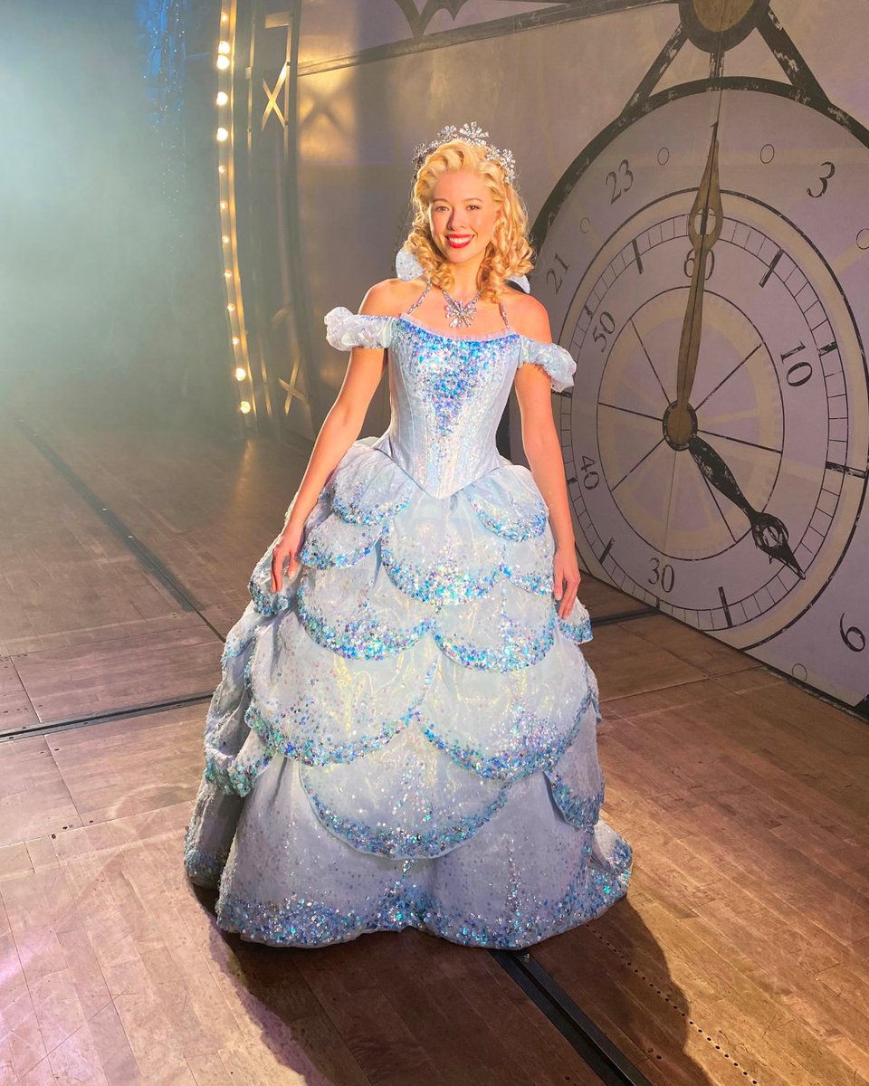 WickedUK's tweet photo. We couldn’t be happier to see Lauren Chia make her Glinda debut last night! 🫧

Drop a ‘🩷’ to share your congratulotions! https://t.co/hll5EOXQz5