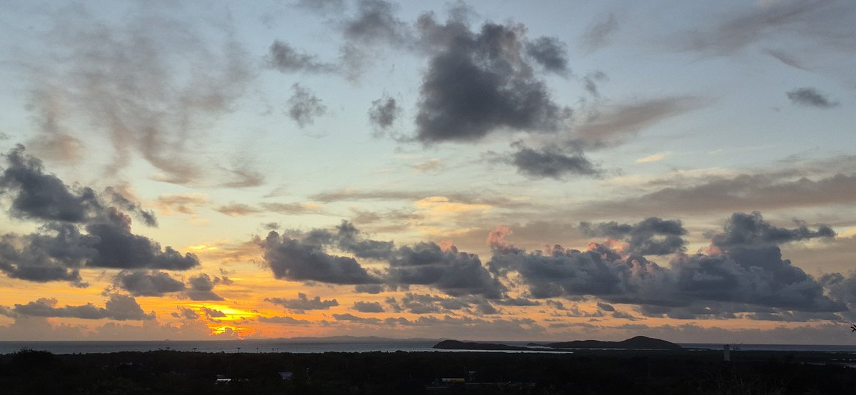 lagunabaez's tweet photo. @carlosomartv amanece en aguas claras, Ceiba https://t.co/E8Yq6Xartn