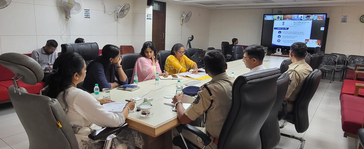 CollectorMeh's tweet photo. માન. નાયબ મુખ્યમંત્રીશ્રીના અધ્યક્ષસ્થાને વિભાજન વિભીષિકા સ્મૃતિ દિવસ તથા હર ઘર ત્રિરંગા કાર્યક્રમ બાબતે વિડિયો કોન્ફરન્સ દ્વારા સમીક્ષા બેઠક યોજાઈ જેમાં ઉપસ્થિત રહી જરૂરી માર્ગદર્શન મેળવ્યું.
@CMOGuj @sanghaviharsh @MLASanjaysinh  @revenuegujarat https://t.co/4rD8M7BFA6