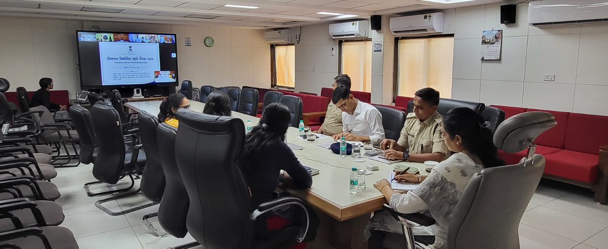 CollectorMeh's tweet photo. માન. નાયબ મુખ્યમંત્રીશ્રીના અધ્યક્ષસ્થાને વિભાજન વિભીષિકા સ્મૃતિ દિવસ તથા હર ઘર ત્રિરંગા કાર્યક્રમ બાબતે વિડિયો કોન્ફરન્સ દ્વારા સમીક્ષા બેઠક યોજાઈ જેમાં ઉપસ્થિત રહી જરૂરી માર્ગદર્શન મેળવ્યું.
@CMOGuj @sanghaviharsh @MLASanjaysinh  @revenuegujarat https://t.co/4rD8M7BFA6