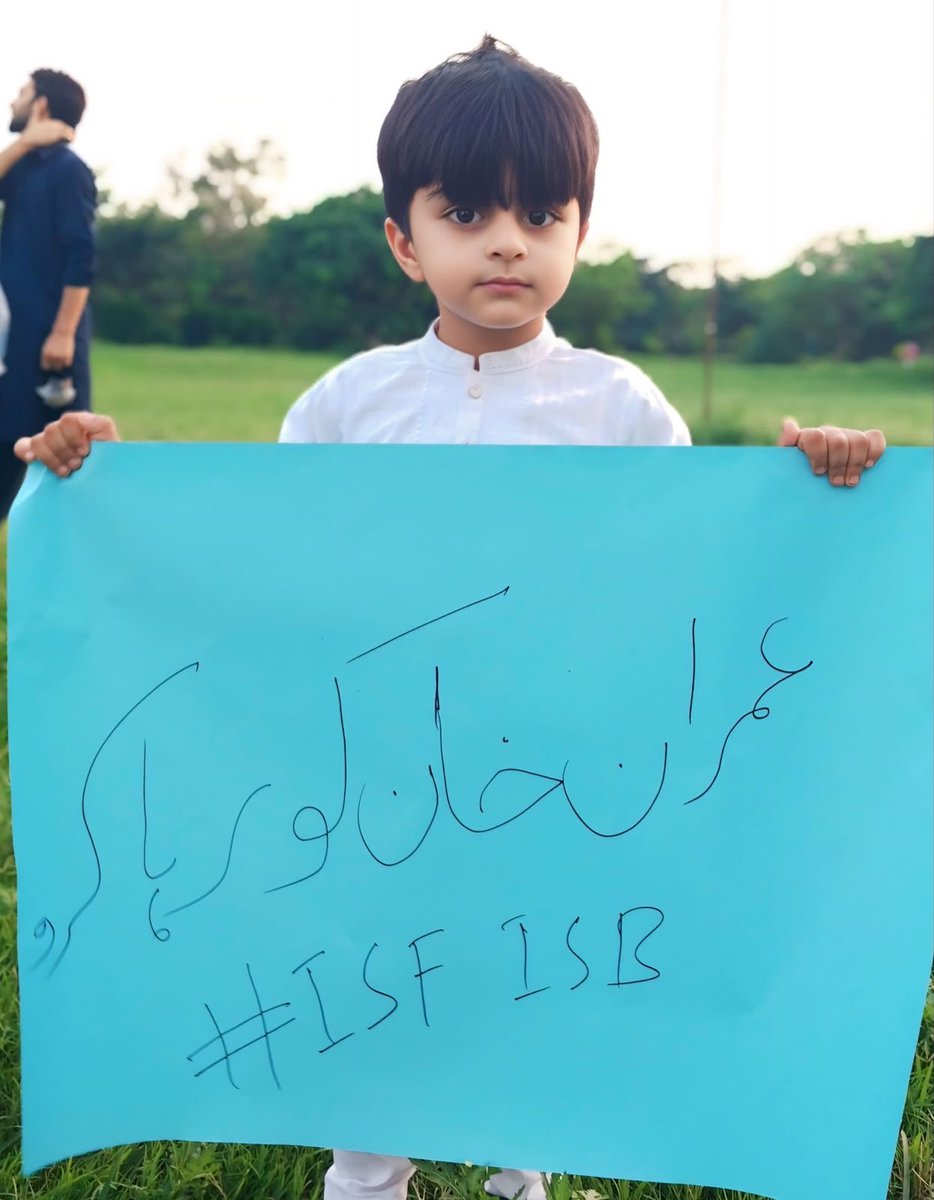 ISFPakistan's tweet photo. بچوں کا بھی یہی مطالبہ ہے کہ عمران خان کو رہا کرو۔ https://t.co/UCZpDTdVF4