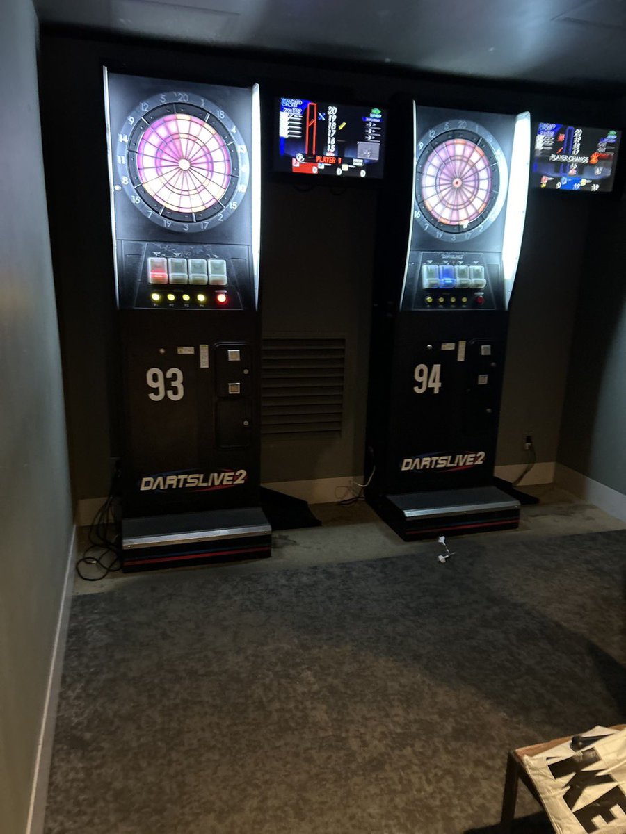 Chrome_jp_'s tweet photo. 【ℭhromeオフ会1日目】
皆んなと合流して、マック食べてゲームセンターで遊んだ後、ダーツしました！
今回まさかの個室で出来てびっくり🫢
これもまた運が良かったかもしれません。
明日また2日目上げます！お楽しみに https://t.co/9Hvy8hBpgQ