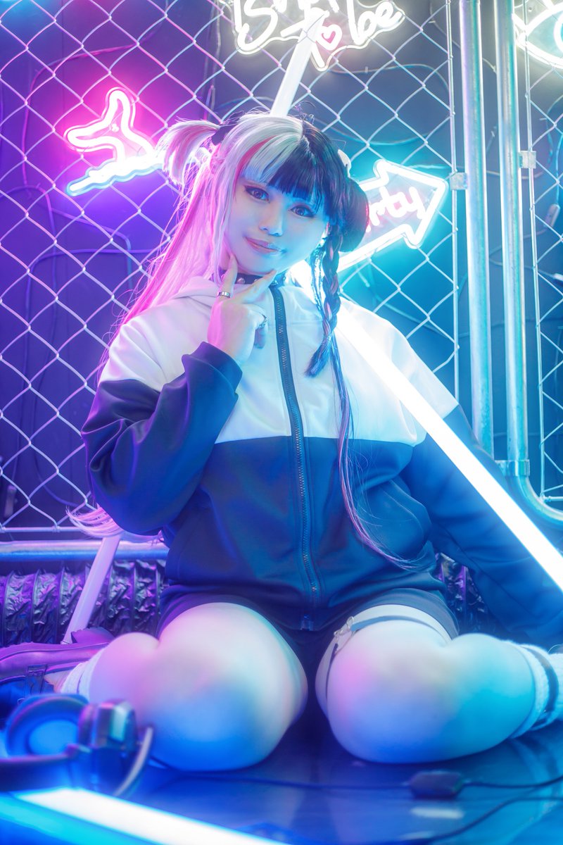 ice_cosplay's tweet photo. 【コスプレ】
🌈🕒　🎩🐤

ⓢⓂⓒ組 ④周年パーカー💖

Photo: @hito_mini https://t.co/EIonotEX6y
