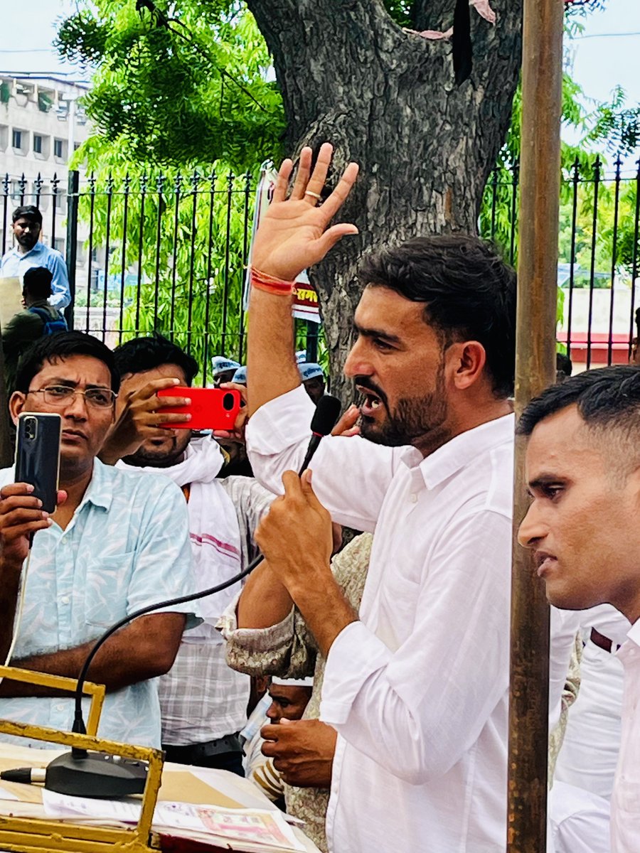 JATbera1's tweet photo. सभी साथियों से निवेदन है कि तृतीय श्रेणी शिक्षक साथियों की आवाज बुलंद करें🙏🙏🙏

#3rd_ग्रेड_ट्रांसफर_बहाल_करो https://t.co/N6M63x4dDv