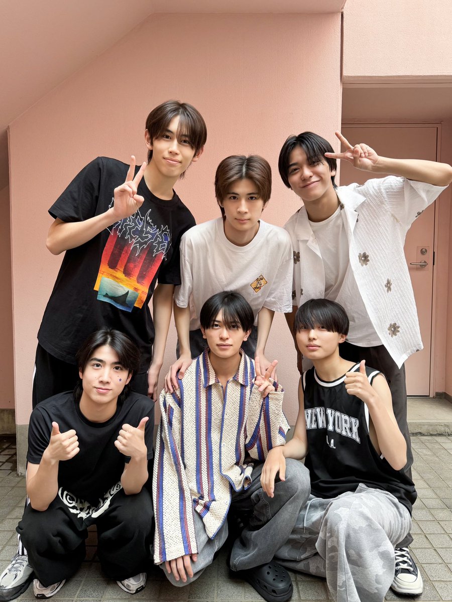 jr_official_X's tweet photo. 【 💫 Concert 】

『 Three 』

本日より…‼︎
東京グローブ座にてスタートしました🌻💨💨💨

たくさんのご来場をお待ちしております❣️

#内村颯太 #元木湧 #安嶋秀生
#関翔馬 #鈴木瑛朝 #渡辺惟良 #小山十輝 #岸蒼太 #堀口由翔 https://t.co/kRgW68cGQ4