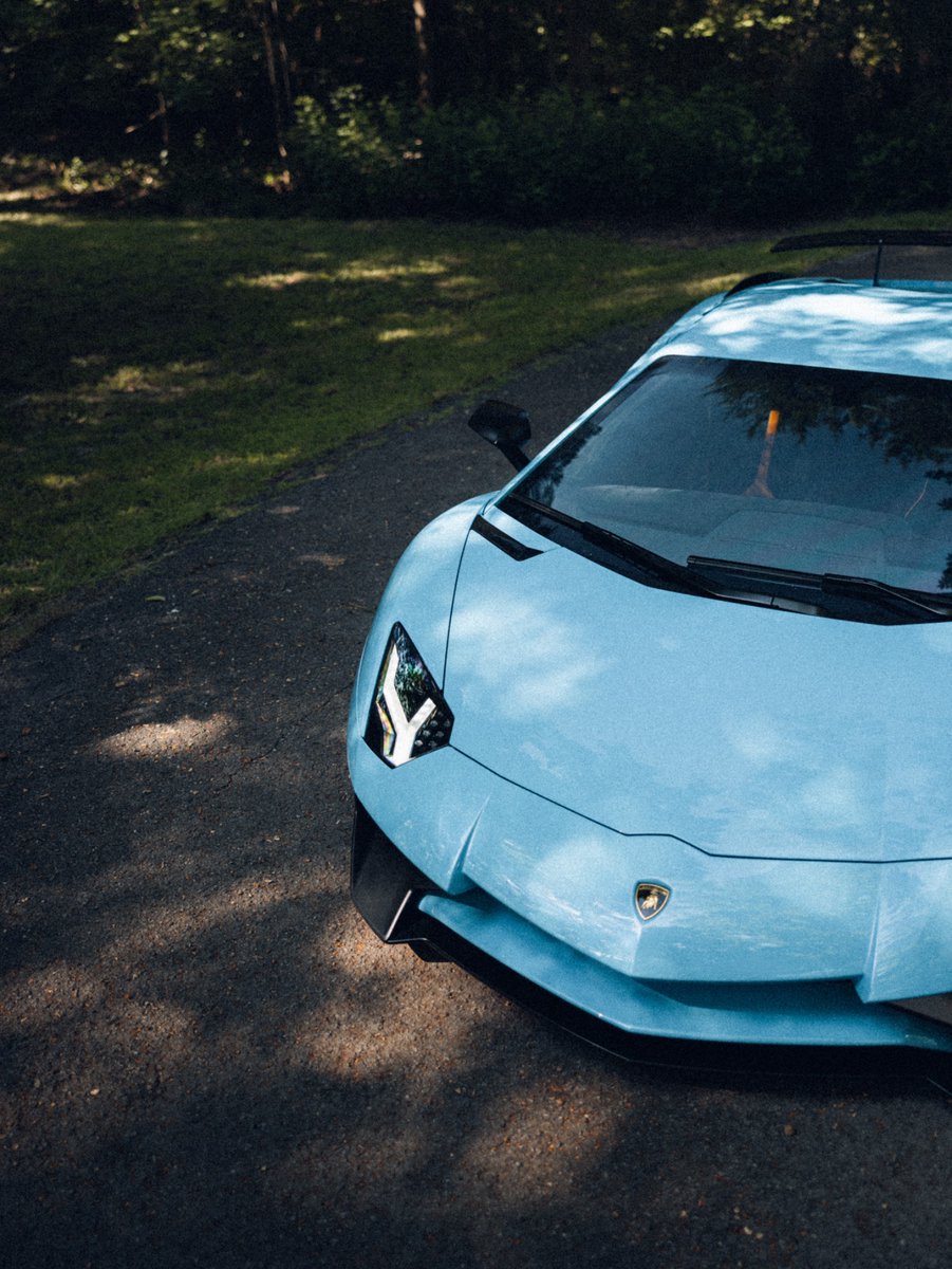 duPontREGISTRY's tweet photo. Blu Cepheus outside. Arancio inside. Final hours.

This 2017 Lamborghini Aventador SV pairs its Ad Personam paint with factory Arancio SV graphics, a Black Alcantara interior and Lamborghini’s naturally aspirated 6.5-liter V12.

Bidding ends today at 1:00 p.m. PT / 3:00 p.m. CT / 4:00 p.m. ET on duPont REGISTRY Live

Listing here: https://t.co/5klichsSRN

#Lamborghini #AventadorSV #LamborghiniAventador #V12 #Supercar