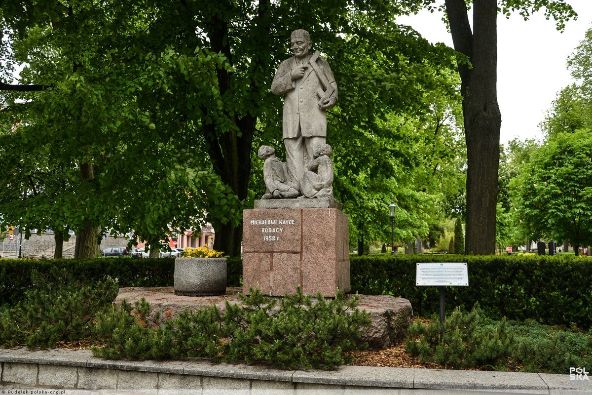Masuria13's tweet photo. Monument to the Masurian writer Michał Kajka in Ełk (ger. Lyck) https://t.co/poNHi1rbzI