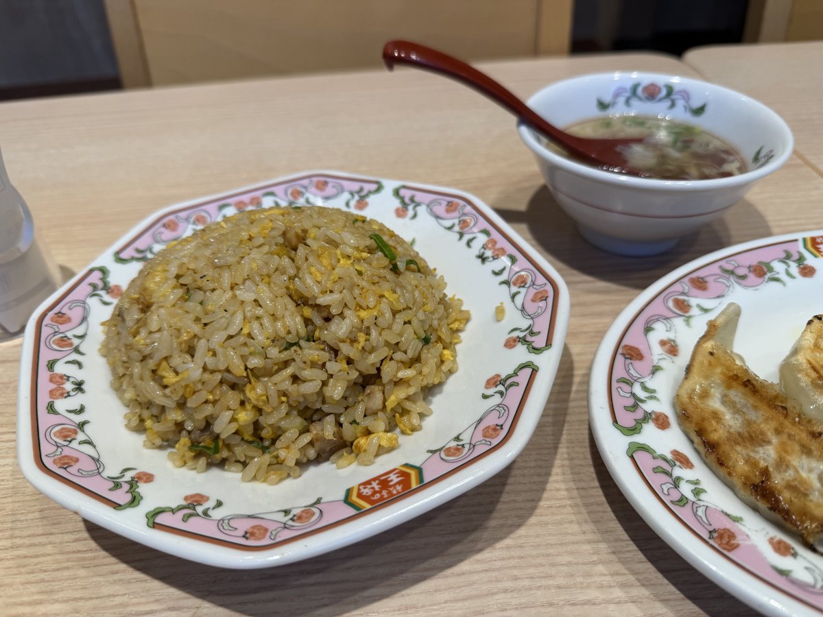 1056_SLOTCAST's tweet photo. 今日の夜ご飯は王将😆やはりチャーハンは美味い😋

明日8月7日（金）は
#キューバン西梅田店　にて生配信します‼️
㊗️初大阪の店舗さんでの実践です❗️
生まれ育った大阪で生配信できる事がめちゃくちゃ嬉しい☺️
関西の皆さん是非遊びに来てください👍
#PR https://t.co/Bc4iNh9Grm