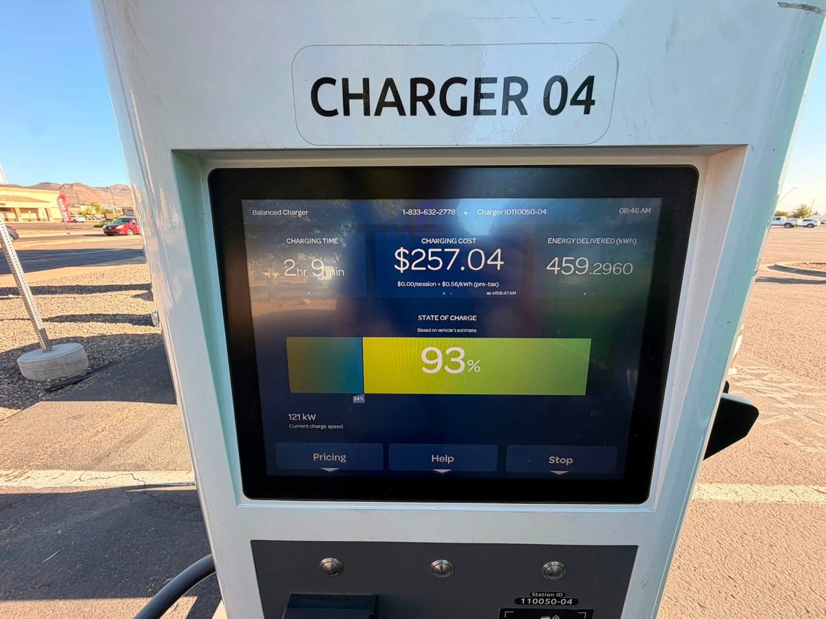 mkg254's tweet photo. Wow. 665kWh battery and 121kW at 93%. I wonder what the weight and range is? 

https://t.co/rqq6MQuacr https://t.co/lZLsCSzmMs