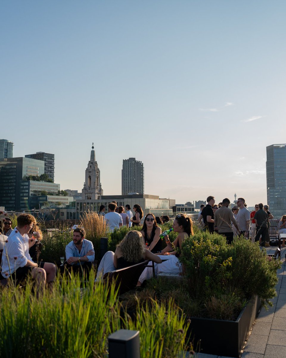 hubhubcowork's tweet photo. If yesterday's reel wasn't enough, here's round two with more snaps from our HubHub Summer Party. ☀️

Thanks to everyone who came and made it such a great evening. 

This is just a taste of what our member community gets up to, join us to be part of the next one! https://t.co/RnUFigt9Za