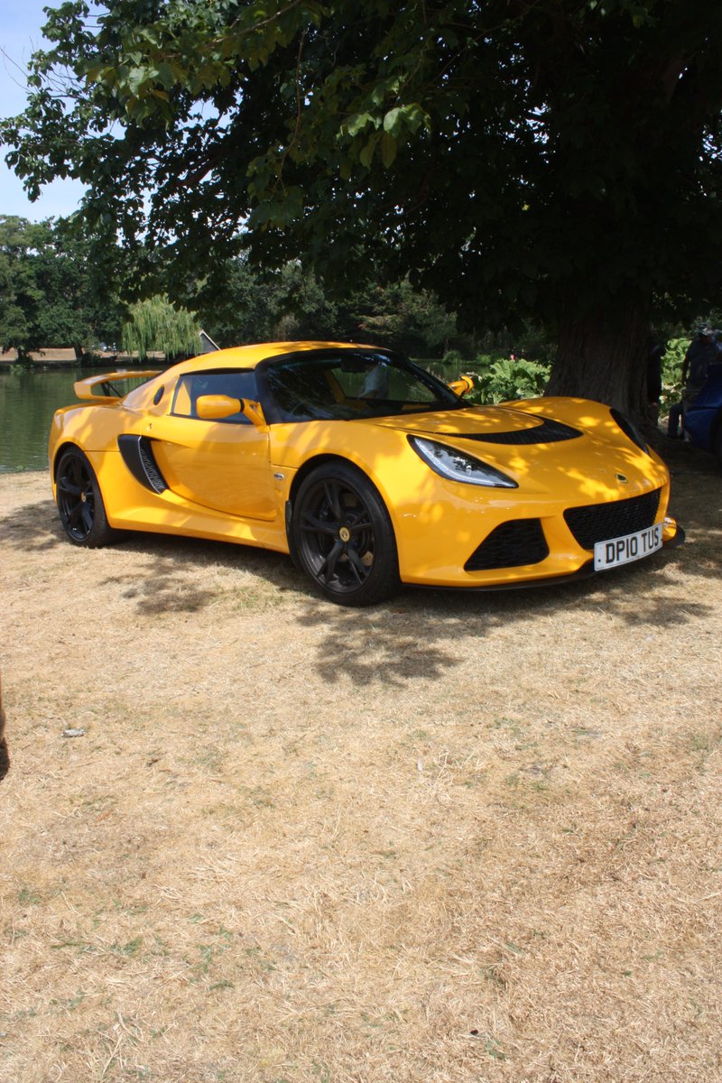 autobunker_OG's tweet photo. Chilling out in the shade at the Little Easton Manor Classic & Interesting Car Show, a Lotus Exige S managing to actually achieve a yellower shade than the poor grass by the lake!
#lotus #exige #sportscar #performancecar #carshow https://t.co/krE4jRWNRi