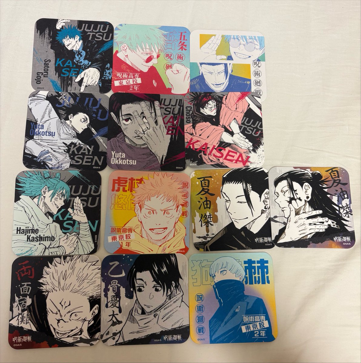 gYPfrV's tweet photo. 【交換】呪術廻戦 アートコースター アトコ
呪術廻戦展

【譲】五条、脹相、乙骨、五条＆夏油、夏油、鹿紫雲、虎杖、狗巻、東堂、烏鷺、羂索、秤、シャルル、新田、メカ丸、真希、真衣、真人、楽巌寺、裏梅、高羽、星、日下部、加茂、与、直毘人

【求】伏黒が写っているもの(同異種)

条件ツリーにて https://t.co/qNVQgvopVf