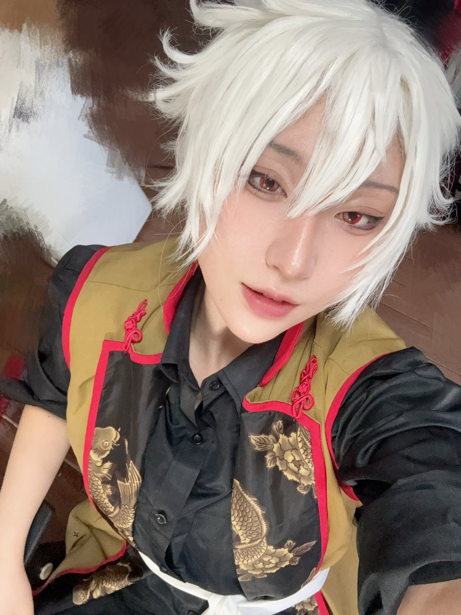 Shosetsu__171's tweet photo. ⚠︎cosplay /薄桜鬼

衣装を正しく着れていないけれど、一旦メイクを❗️
私の顔で沖:田/総司を再現するの難しい！
でも、念願の作品なので楽しみ😭😭😭 https://t.co/tIXNurtEcf