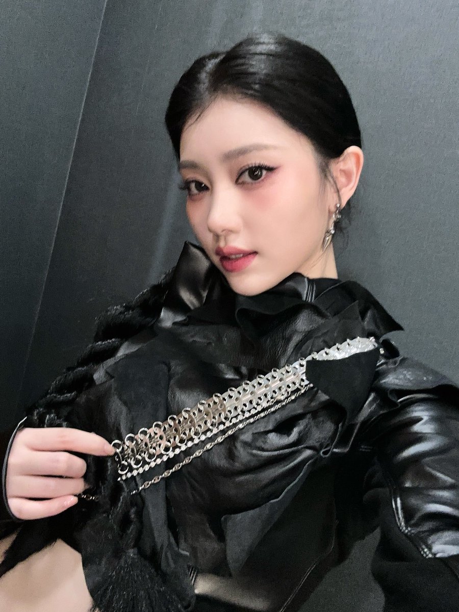 official_kep1er's tweet photo. [Catch the moment📸]

오늘도 또 하나의 LEGEND를 만든 샤오팅✨

엠카운트다운 첫 솔로 무대를 함께 빛내주신 
케플리안 덕분에 더욱 특별했던 순간💜

앞으로 펼쳐질 더 많은 LEGEND도 함께 만들어가요!

#Kep1er #케플러 https://t.co/7YBFGjrmUM