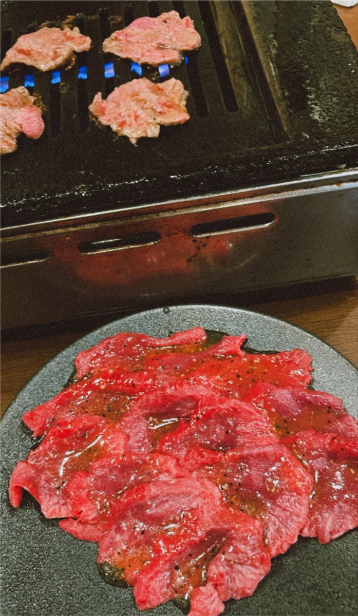 bHd_Uni's tweet photo. ベロベロで食べる焼肉うめぇ https://t.co/F2XKQK12sR