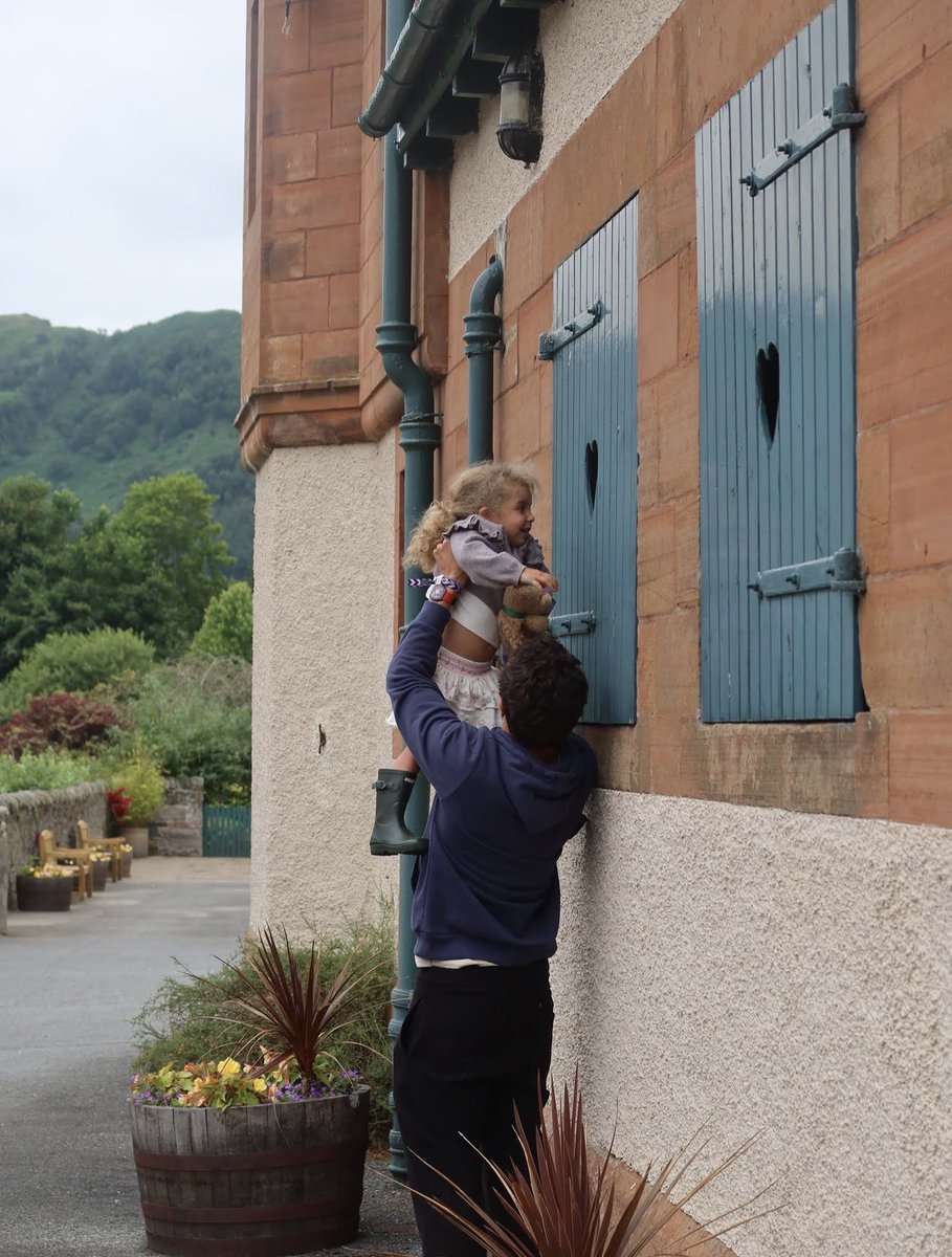 ln4norris's tweet photo. uncle lala with athena 🥹🥹 https://t.co/88RA7IulVX