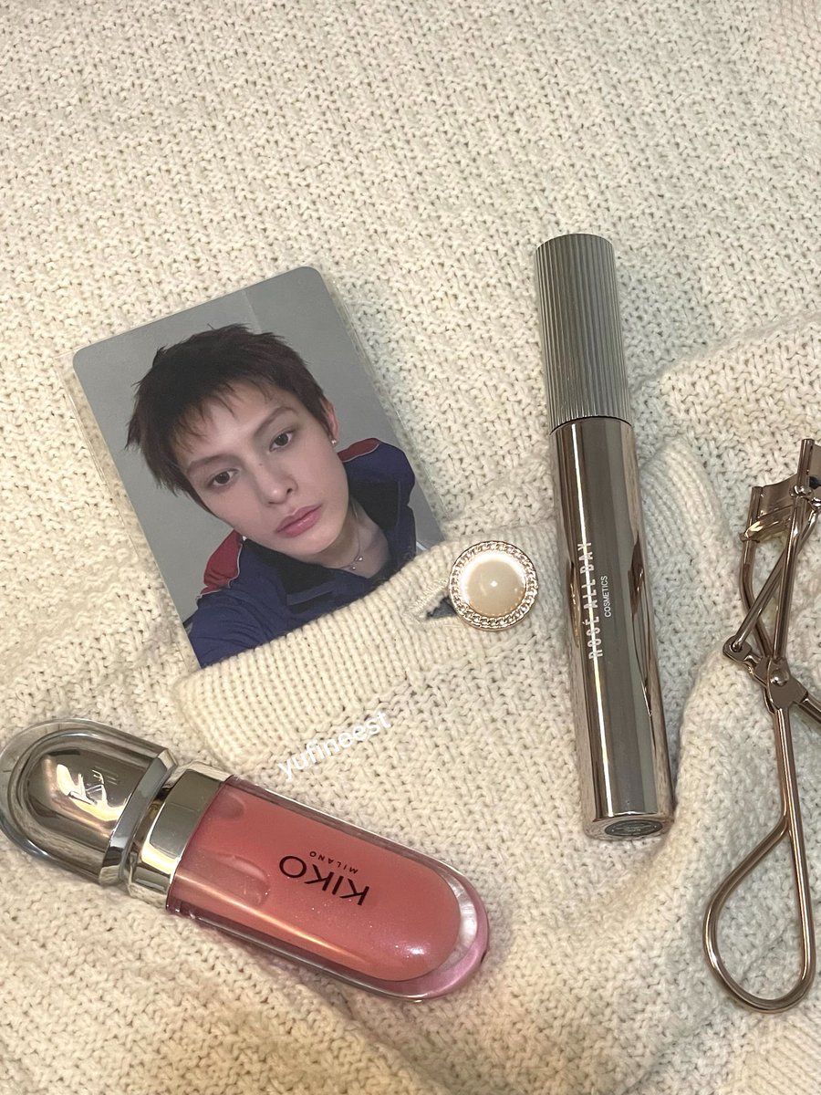 yufineest's tweet photo. i see it i like it i want it I GET IT 😭♥️😝 https://t.co/RcRxA2gwYX
