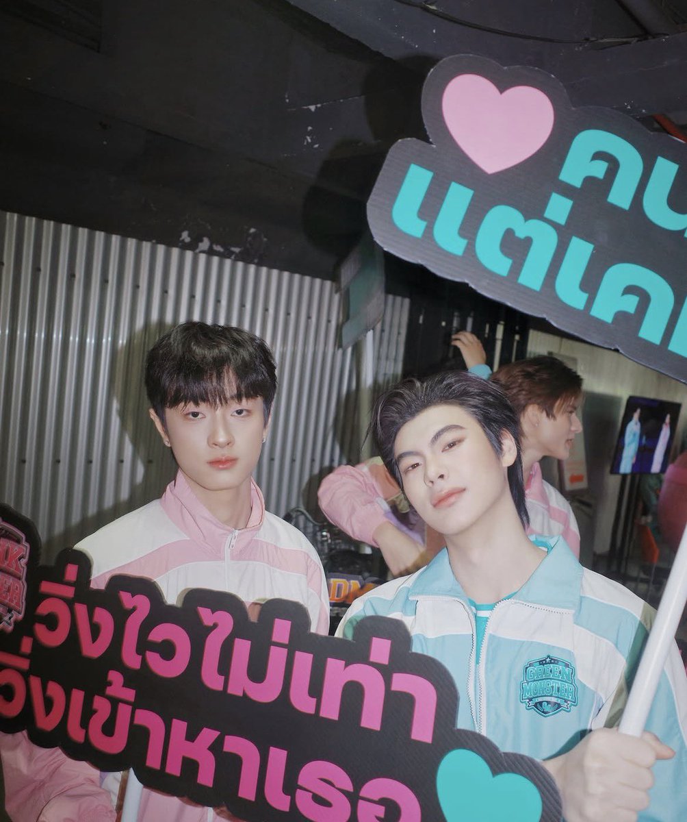 perf29wwa's tweet photo. ชอบความเอียงเวลาถ่ายรูป ประจำ😂

#ท่านโปรดคลื่น #theewave https://t.co/jDW0IuGr1j