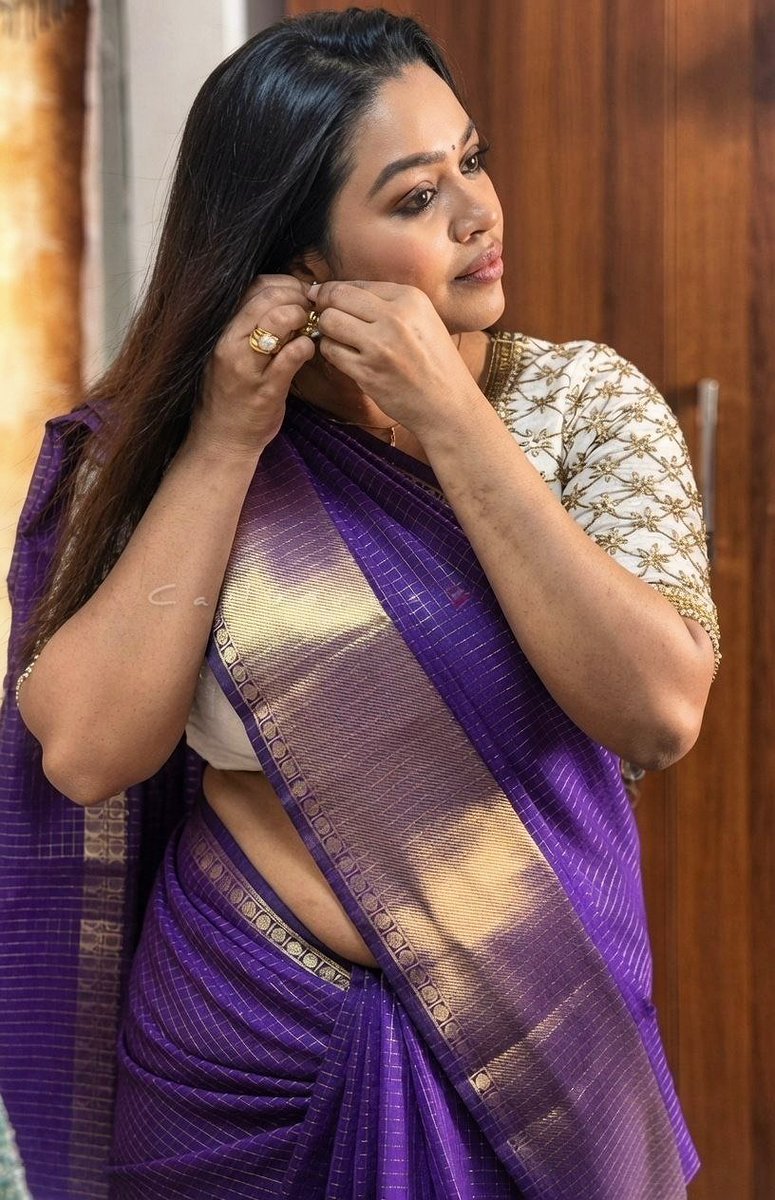 Arumugam_94's tweet photo. Tamil serial famous actress Gayathri. How is this GRWM pics. https://t.co/qovCtOHQUO