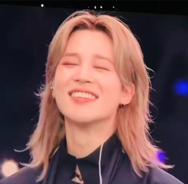 dolliepjm_13's tweet photo. LOOK AT JIMIN'S SMILE..🥹❤️‍🩹✨ https://t.co/q4xnn7h1I1