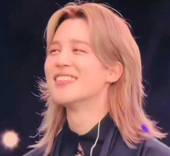 dolliepjm_13's tweet photo. LOOK AT JIMIN'S SMILE..🥹❤️‍🩹✨ https://t.co/q4xnn7h1I1