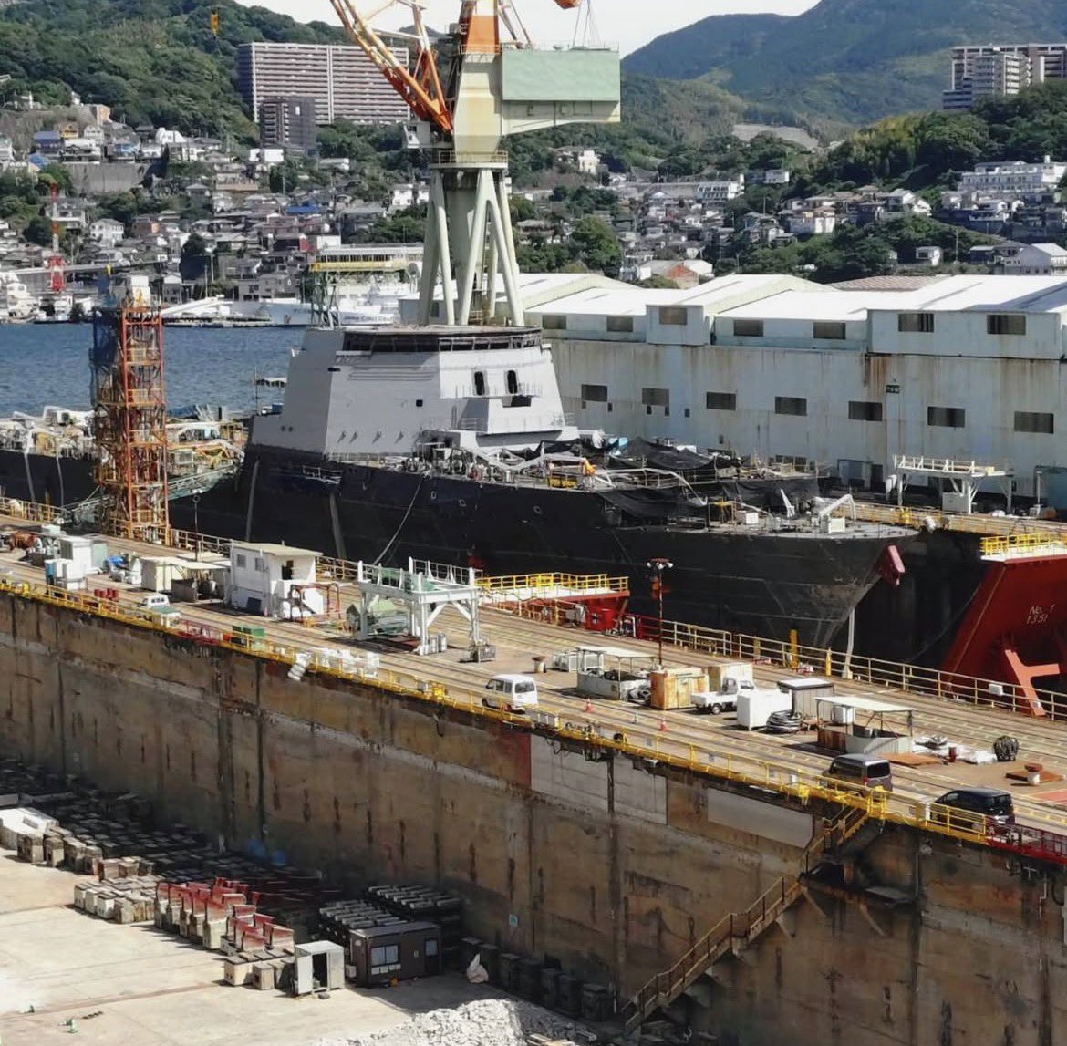 Wakki122508's tweet photo. ついに艦橋が、、、
＃asev
#海上自衛隊
 #イージスシステ搭載艦 https://t.co/dkFCLaGEnD