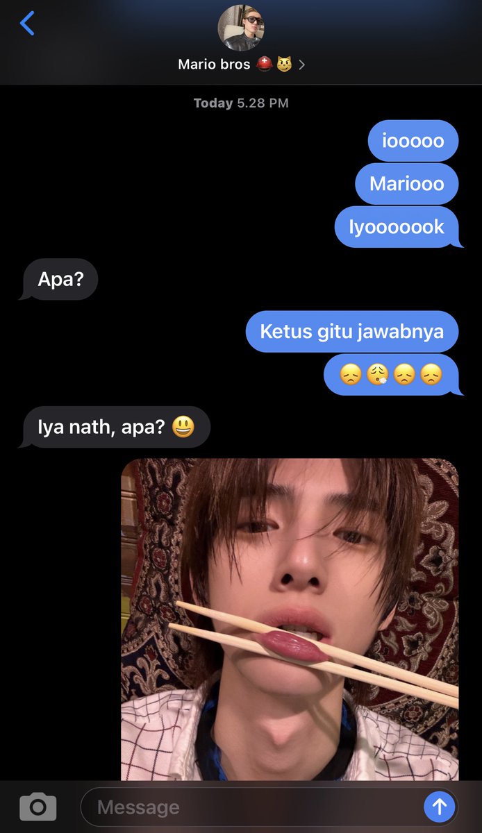 ryverrdaishes's tweet photo. #marhoon few tweet au; Gay denial (10).

Si paling straight katanya, tapi sekalinya dikasih pap cantik langsung lemah iman tapi sekarang pertanyaannya udah beneran gay atau masih denial? (III) https://t.co/Tonb4UTrQw