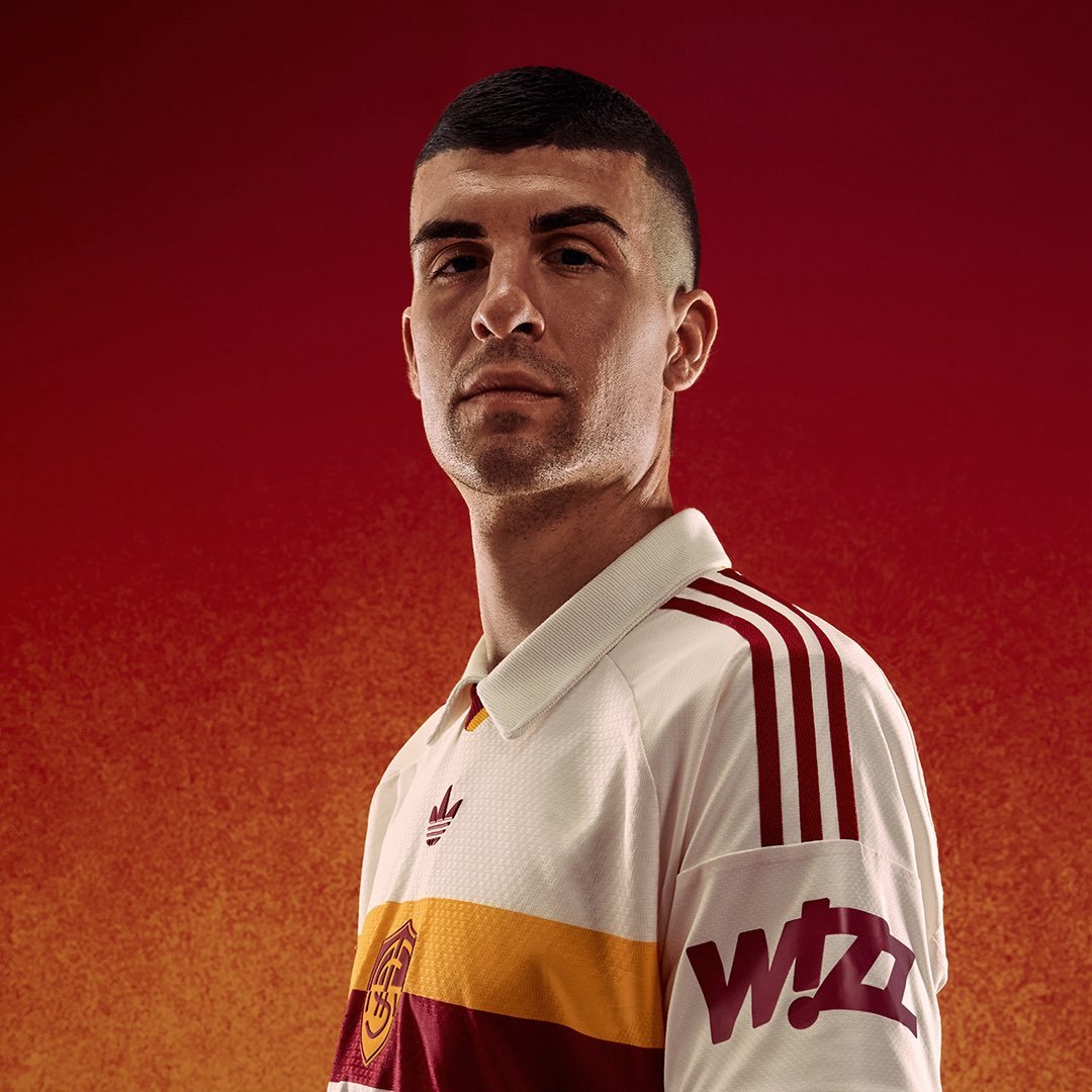 lbertozzi's tweet photo. Sem palavras para a nova camisa 2 da Roma. https://t.co/JNyl72HqBw