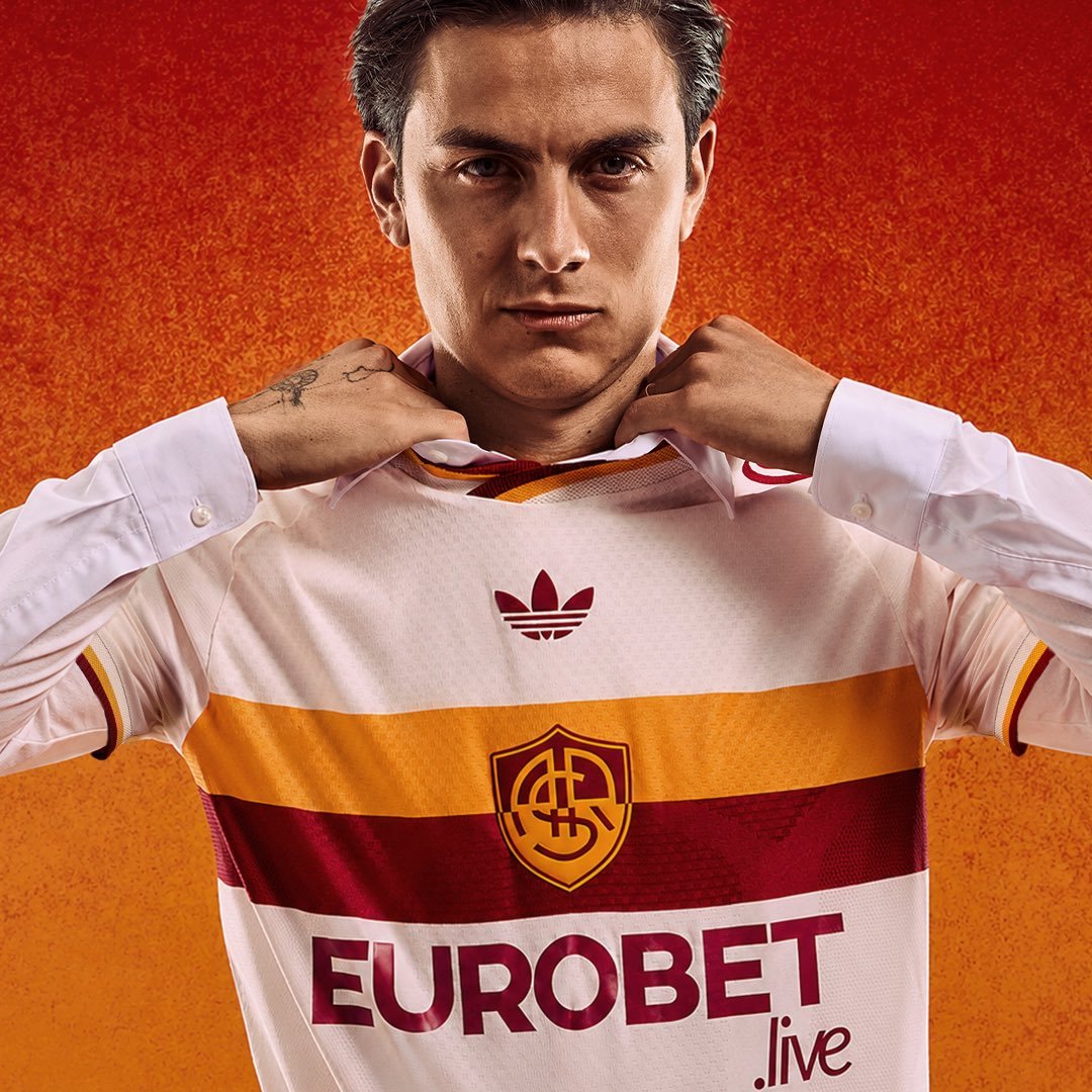 lbertozzi's tweet photo. Sem palavras para a nova camisa 2 da Roma. https://t.co/JNyl72HqBw