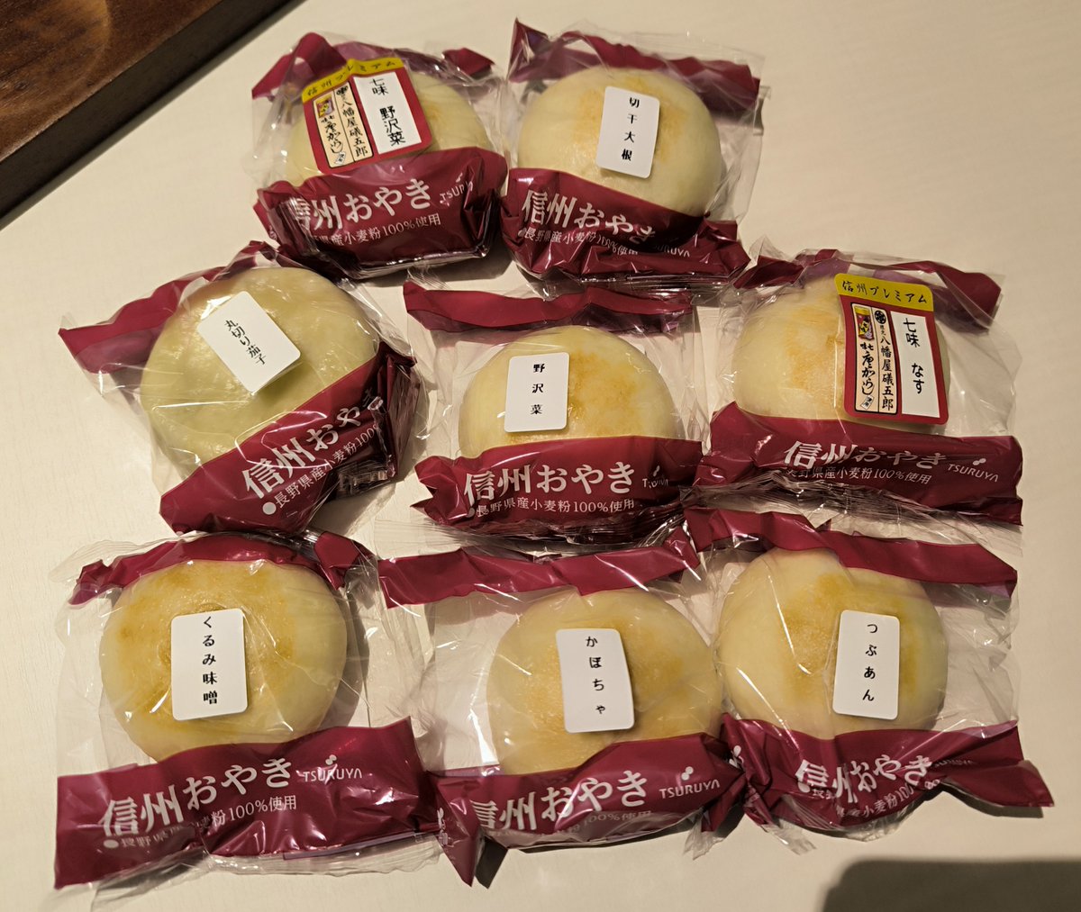 himipon's tweet photo. 今日から1泊で軽井沢に来てます。リビスコのジェラート、マジでどれも美味しかった😋桃も苺もスイカもまんま果物食べてるみたいだった。でもやっぱオブセ牛乳めちゃ美味だった😊 調べたら家から近場の所にもあるみたいだがw あとツルヤ行っておやき買って来た〜。 https://t.co/DVfd0fLrBv