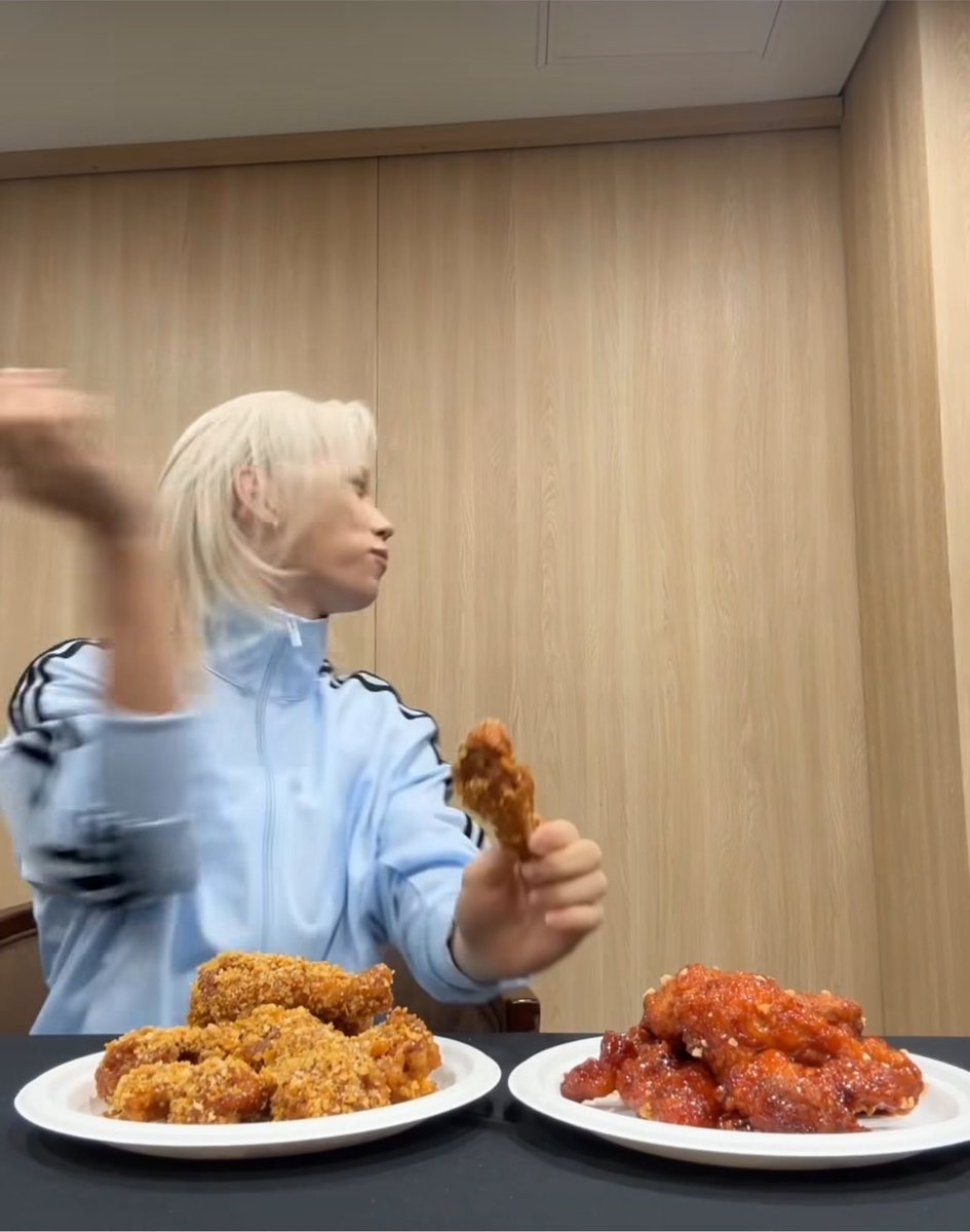 __Cher1N_'s tweet photo. ピリ、絶対隣のヤンニョムの方食べたいだろうに
面白すぎる https://t.co/bT9k05JO7x