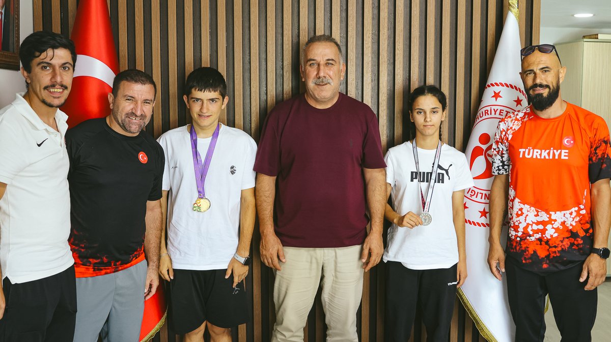 GSBAydin's tweet photo. Özel sporcularımızdan İl Müdürümüze ziyaret.

Konya’da 7-18 Temmuz 2026 tarihlerinde düzenlenen 2026 TÖSFED Atletizm Yarışmaları’nda, sporcumuz Yusuf Yavaş her iki branşında da kişisel en iyi derecelerini yaparak 1500 metrede gümüş, 3000 metrede altın madalya kazandı.

Mental Kızlar kategorisinde mücadele eden sporcumuz Melda Çelik ise 1500 metrede Türkiye 3.’sü oldu.

Başarılı sporcularımız, İl Müdürümüzü makamında ziyaret etti.

İl Müdürümüz, sporcularımızı ve antrenörlerimizi tebrik ederek başarılarının devamını diledi.