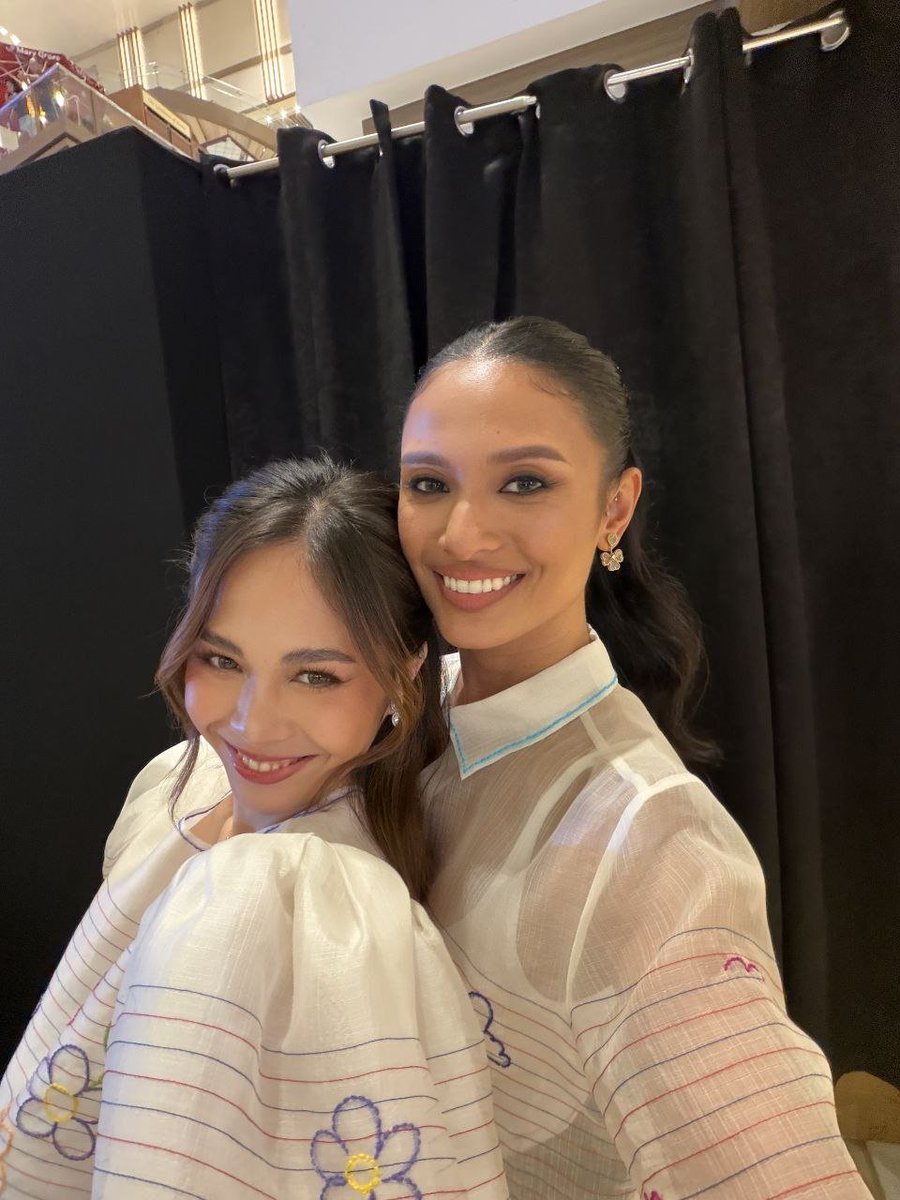 openendingsfilm's tweet photo. After last year's special citation for Best Ensemble Performance, Janella and Klea are back on the Cinemalaya stage to host the festival's opening ceremonies! 

ChaKit namin 'yan!!! 
(sana sober si Charlie kasi baka mag english nang may twang!) https://t.co/CC1maPqE5y