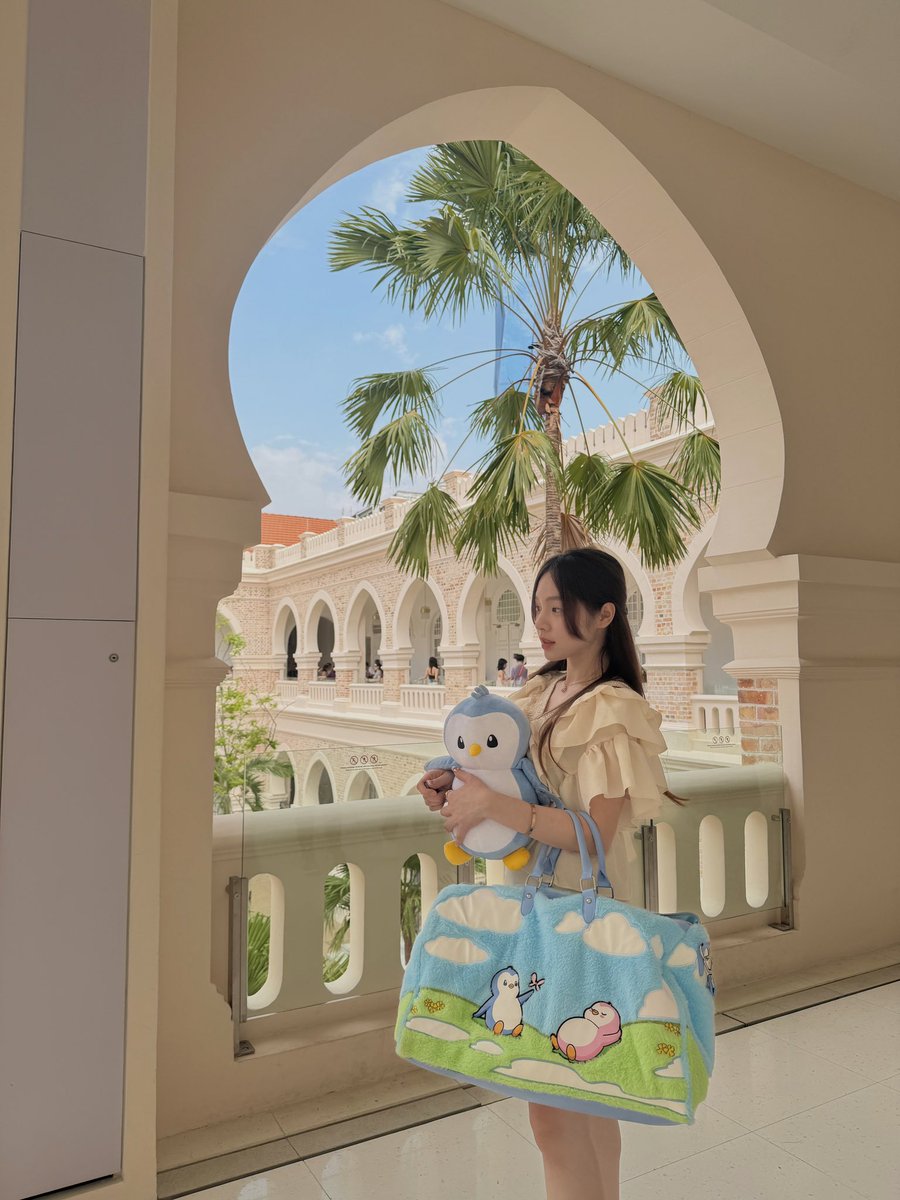 Symphony_Young's tweet photo. A hidden gem at the heart of Kuala Lumpur with @pudgymalaysia 🇲🇾 💎

📍Sultan Abdul Samad Building - super iconic landmark
🍽️ Lunch at Kawkaw Malaya  - definitely recommend adding to your KL food list 🤤
🐧 Pengu approved.

Days like these remind me why I love exploring my own city ✨