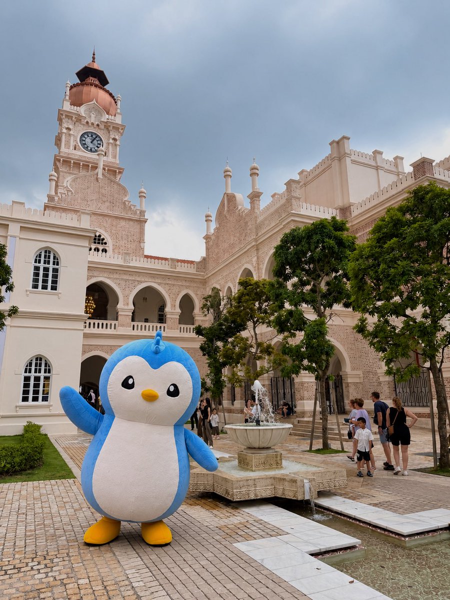 Symphony_Young's tweet photo. A hidden gem at the heart of Kuala Lumpur with @pudgymalaysia 🇲🇾 💎

📍Sultan Abdul Samad Building - super iconic landmark
🍽️ Lunch at Kawkaw Malaya  - definitely recommend adding to your KL food list 🤤
🐧 Pengu approved.

Days like these remind me why I love exploring my own city ✨