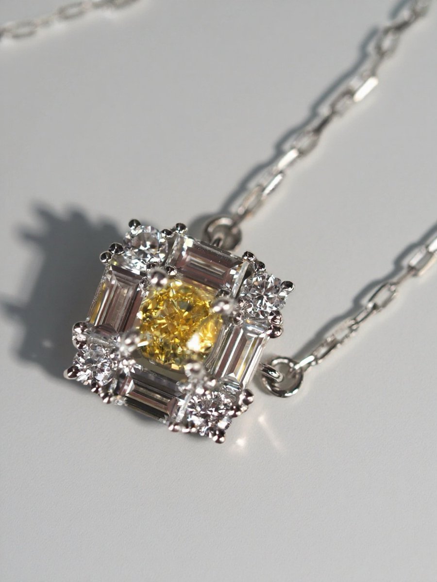mako_jeweler's tweet photo. まるで首元に小さなお花が咲いたような🌸

小さなダイヤモンドのお花を散りばめた、ステーションネックレスが完成しました🌼

光を受けるたびに煌めく、可憐で華やかなフルオーダーメイドジュエリーです💐 https://t.co/EQzRXzu07S