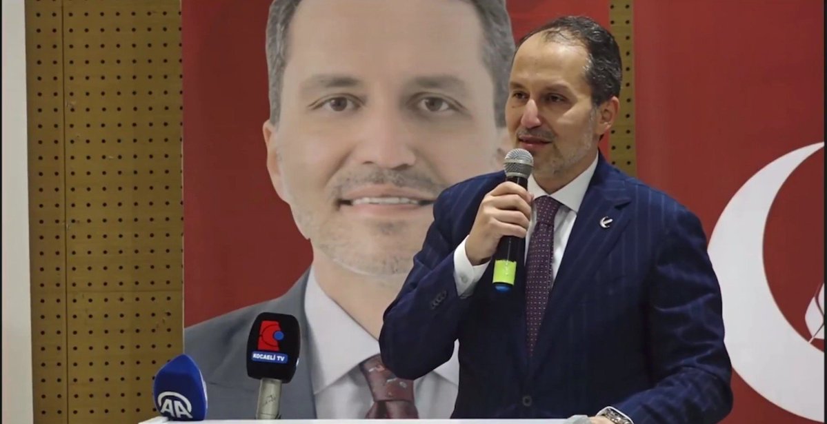 Muhabir_Haberr's tweet photo. 🔴 Yeniden Refah Partisi Genel Başkanı Fatih Erbakan, yaptığı konuşmada,

"Terörist başını ne Ankara'da ne de ana karada istiyoruz" ifadelerini kullanarak, karar hakkının şehit aileleri ve gazilere ait olduğunu söyledi. https://t.co/K1PUXeICen