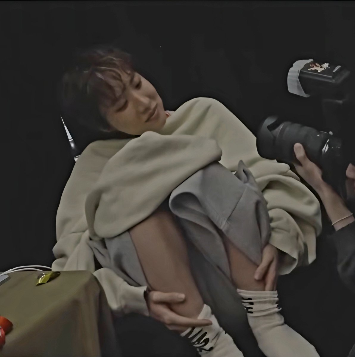 jung819a's tweet photo. 정홉 양말에 두 손 끼워놓고 있는거봐ㅋㅋㅋㅋㅋ 아ㅠㅠㅋㅋ 진짜 세상에서 제일 귀여운 생명체 아닌가싶다ㅋㅋㅋ 잡아먹어진짴ㅋㅋㅠㅠㅠㅋㅋㅋ https://t.co/GNw2QcSPNU