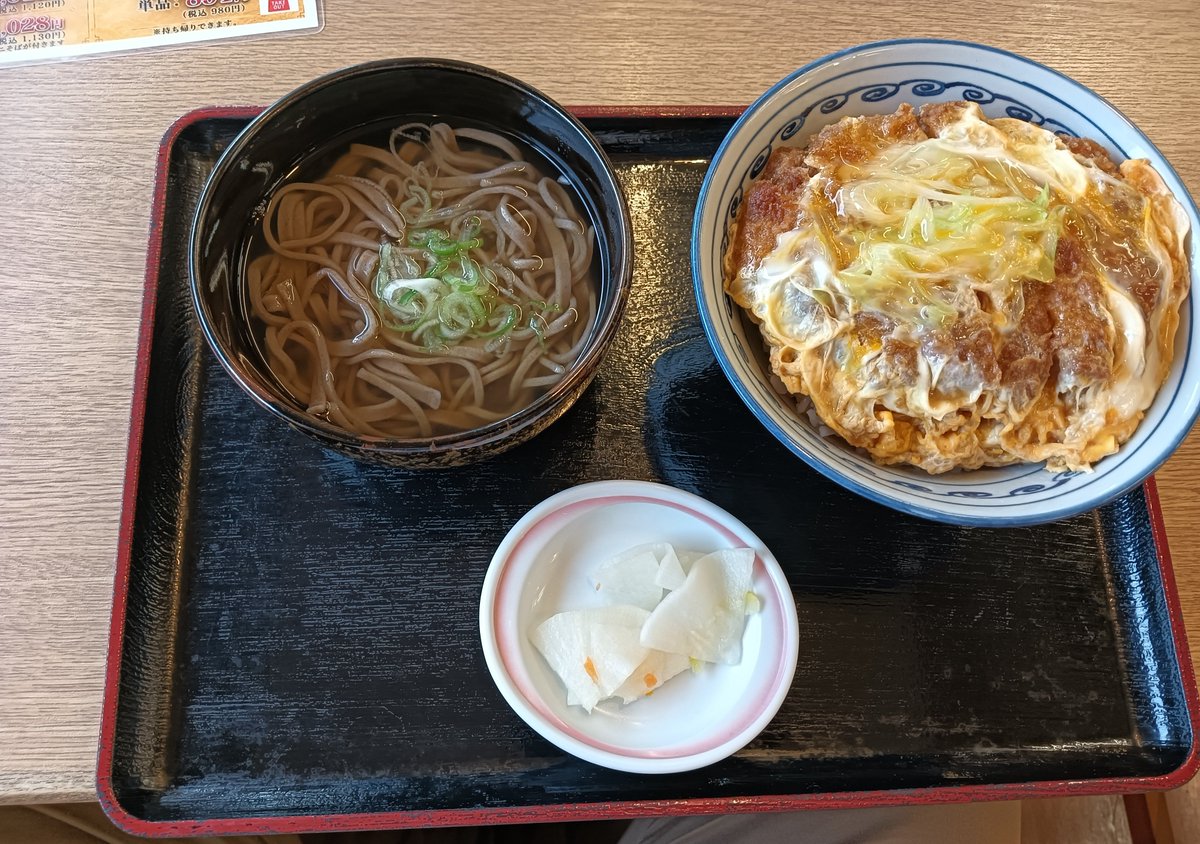 Ver2081074759's tweet photo. 石川県
八幡のすしべん
カツ丼セットそば 
|ωΦ*)ｺｿｰﾘ･熱々 https://t.co/xdUQcp4M19
