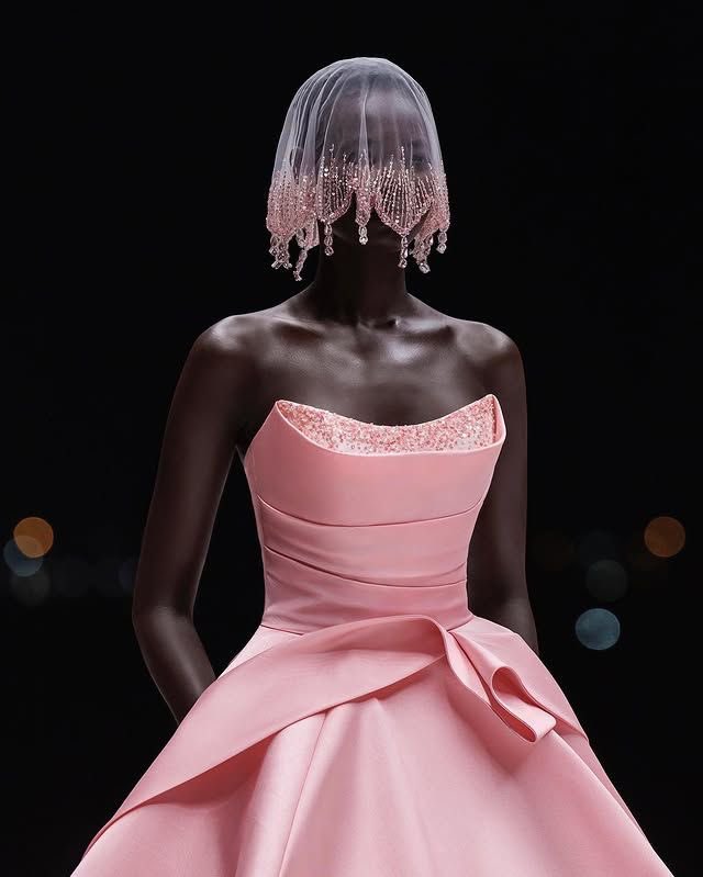 Mimiboards's tweet photo. Waad Aloqaili Tear drop veil Spring/Summer2025 Couture 💧🩷 https://t.co/QztcLlGEBh