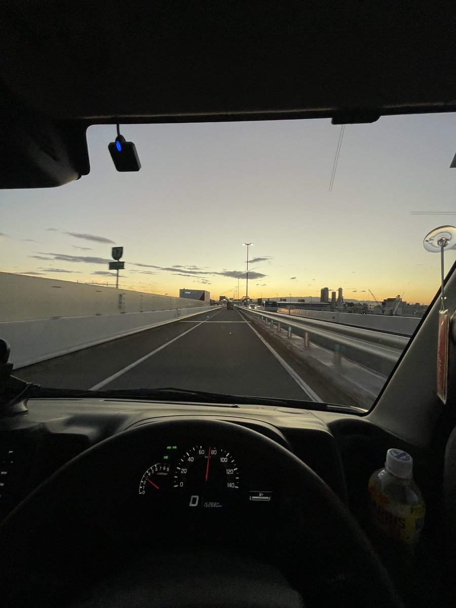 NEYMARJr1910's tweet photo. 仕事終わりの空が綺麗すぎる。
疲れは飛ばない⤵︎
※特別な訓練を受けて撮影をしております。 https://t.co/DseitdqYCj
